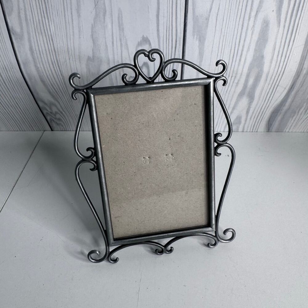 Vtg Ornate Metal Scroll Photo  Frame Easel Stand 5x7” Elegant Cottage Core
